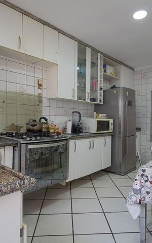 Casa à venda com 277m², 3 quartos e 5 vagas Casa à venda com 277m², 3 quartos e 5 vagasCozinha