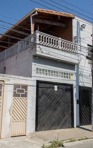 Casa à venda com 277m², 3 quartos e 5 vagas Casa à venda com 277m², 3 quartos e 5 vagasFachada