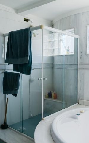 Casa à venda com 230m², 3 quartos e 3 vagas Casa à venda com 230m², 3 quartos e 3 vagasBanheiro da Suíte