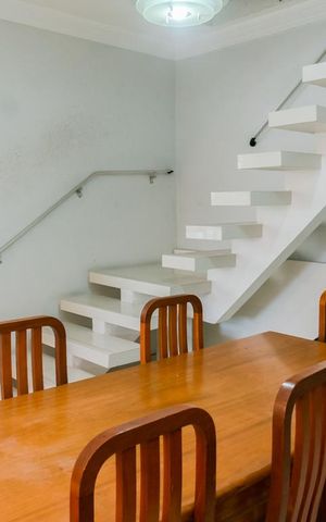 Casa à venda com 230m², 3 quartos e 3 vagas Casa à venda com 230m², 3 quartos e 3 vagasSala de Jantar