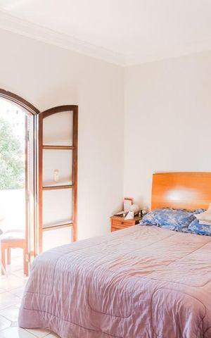 Casa à venda com 230m², 3 quartos e 3 vagas Casa à venda com 230m², 3 quartos e 3 vagasSuíte