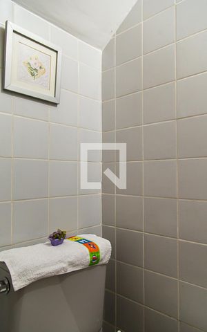 Casa de condomínio à venda com 150m², 3 quartos e 2 vagasLavabo