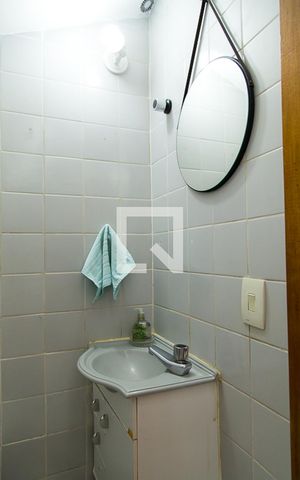Casa de condomínio à venda com 150m², 3 quartos e 2 vagasLavabo