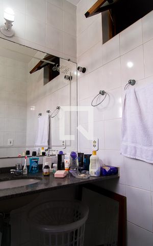 Casa de condomínio à venda com 150m², 3 quartos e 2 vagasBanheiro da Suíte
