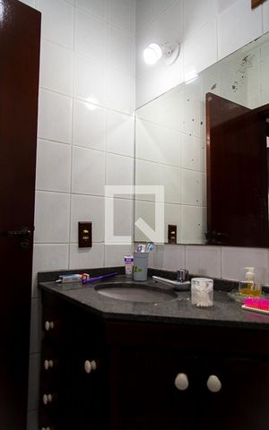 Casa de condomínio à venda com 150m², 3 quartos e 2 vagasBanheiro Social