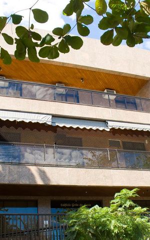 Apartamento à venda com 129m², 4 quartos e 2 vagasFachada do bloco