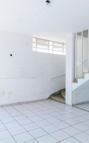 Casa à venda com 115m², 2 quartos e 4 vagasSala
