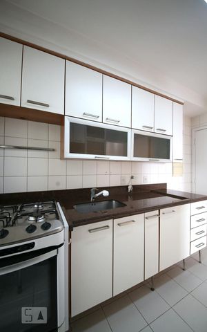 Apartamento para alugar com 92m², 2 quartos e 2 vagasCozinha