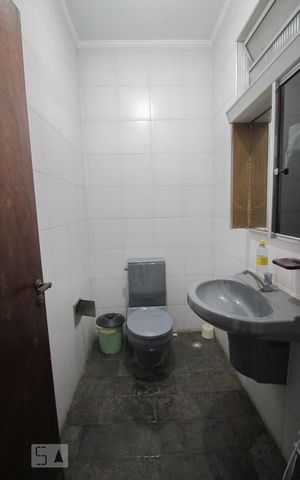 Casa à venda com 510m², 4 quartos e 7 vagasbanheiro salao de festas