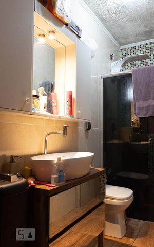 Casa para alugar com 392m², 6 quartos e 5 vagas Casa para alugar com 392m², 6 quartos e 5 vagasBanheiro casa dos fundos