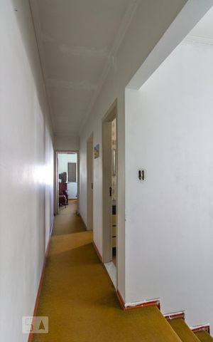 Casa à venda com 209m², 3 quartos e 2 vagas Casa à venda com 209m², 3 quartos e 2 vagasCorredor