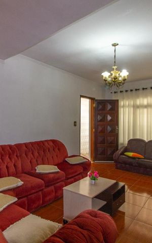 Casa à venda com 209m², 3 quartos e 2 vagas Casa à venda com 209m², 3 quartos e 2 vagasSala