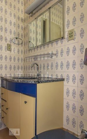 Casa à venda com 209m², 3 quartos e 2 vagas Casa à venda com 209m², 3 quartos e 2 vagasBanheiro Social