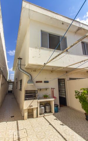 Casa à venda com 209m², 3 quartos e 2 vagas Casa à venda com 209m², 3 quartos e 2 vagasQuintal