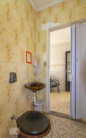 Casa à venda com 209m², 3 quartos e 2 vagas Casa à venda com 209m², 3 quartos e 2 vagasEdícula/Banheiro