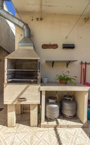 Casa à venda com 209m², 3 quartos e 2 vagas Casa à venda com 209m², 3 quartos e 2 vagasQuintal Churrasqueira