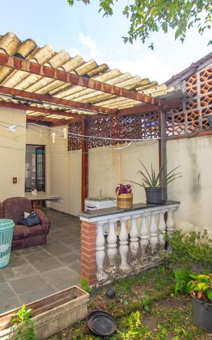 Casa à venda com 209m², 3 quartos e 2 vagas Casa à venda com 209m², 3 quartos e 2 vagasEdícula/Quintal
