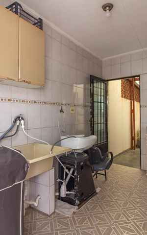 Casa à venda com 209m², 3 quartos e 2 vagas Casa à venda com 209m², 3 quartos e 2 vagasEdícula/Lavanderia