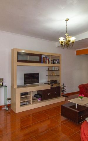 Casa à venda com 209m², 3 quartos e 2 vagas Casa à venda com 209m², 3 quartos e 2 vagasSala