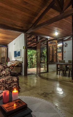 Casa de condomínio à venda com 250m², 4 quartos e 3 vagas Casa de condomínio à venda com 250m², 4 quartos e 3 vagasSala