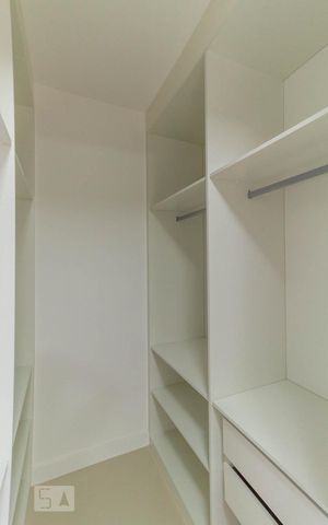 Apartamento para alugar com 76m², 2 quartos e 1 vaga Apartamento para alugar com 76m², 2 quartos e 1 vagaCloset