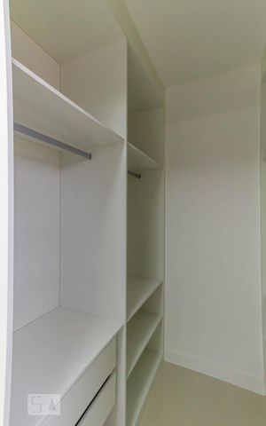 Apartamento para alugar com 76m², 2 quartos e 1 vaga Apartamento para alugar com 76m², 2 quartos e 1 vagaCloset