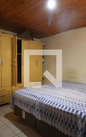 Casa à venda com 511m², 3 quartos e 7 vagasQuarto Casa Fundos