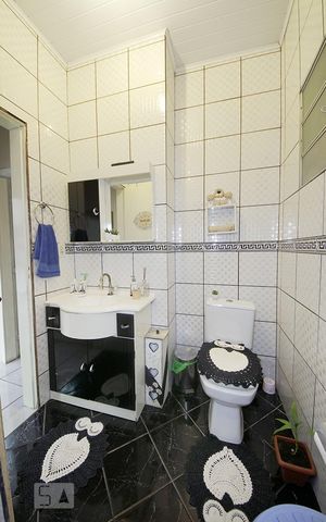 Casa à venda com 80m², 2 quartos e 2 vagasBanheiro