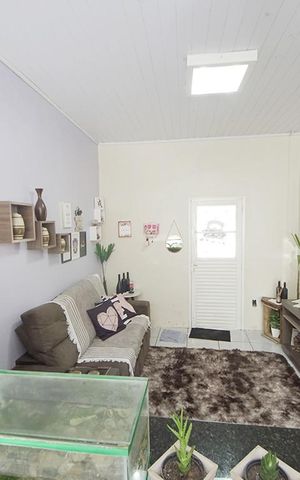 Casa à venda com 80m², 2 quartos e 2 vagasSala