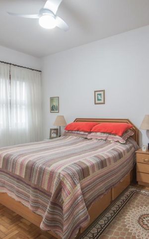 Casa à venda com 198m², 7 quartos e 4 vagas Casa à venda com 198m², 7 quartos e 4 vagasSuite