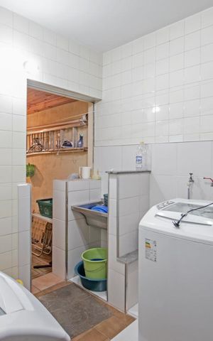 Casa à venda com 198m², 7 quartos e 4 vagas Casa à venda com 198m², 7 quartos e 4 vagasLavanderia