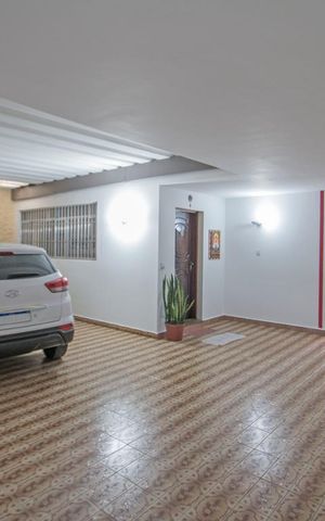 Casa à venda com 198m², 7 quartos e 4 vagas Casa à venda com 198m², 7 quartos e 4 vagasGaragem