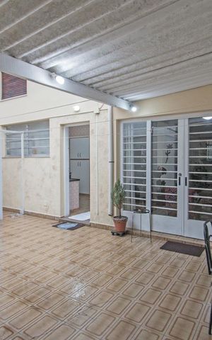 Casa à venda com 198m², 7 quartos e 4 vagas Casa à venda com 198m², 7 quartos e 4 vagasQuintal