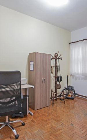 Casa à venda com 198m², 7 quartos e 4 vagas Casa à venda com 198m², 7 quartos e 4 vagasQuarto 1