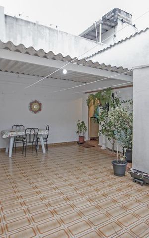 Casa à venda com 198m², 7 quartos e 4 vagas Casa à venda com 198m², 7 quartos e 4 vagasQuintal
