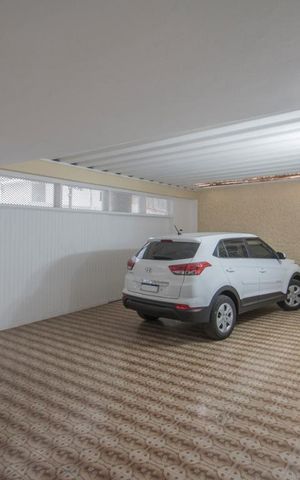 Casa à venda com 198m², 7 quartos e 4 vagas Casa à venda com 198m², 7 quartos e 4 vagasGaragem
