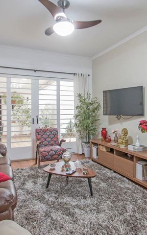 Casa à venda com 198m², 7 quartos e 4 vagas Casa à venda com 198m², 7 quartos e 4 vagasSala