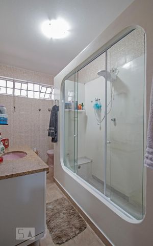 Casa à venda com 198m², 7 quartos e 4 vagas Casa à venda com 198m², 7 quartos e 4 vagasBanheiro da Suite