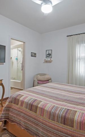 Casa à venda com 198m², 7 quartos e 4 vagas Casa à venda com 198m², 7 quartos e 4 vagasSuite