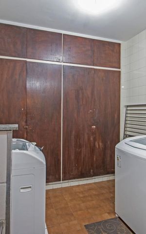 Casa à venda com 198m², 7 quartos e 4 vagas Casa à venda com 198m², 7 quartos e 4 vagasLavanderia