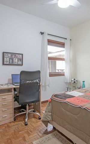 Casa à venda com 198m², 7 quartos e 4 vagas Casa à venda com 198m², 7 quartos e 4 vagasQuarto 2