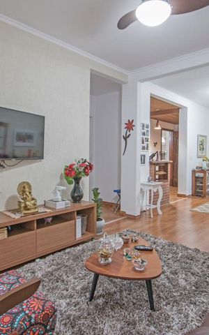 Casa à venda com 198m², 7 quartos e 4 vagas Casa à venda com 198m², 7 quartos e 4 vagasSala