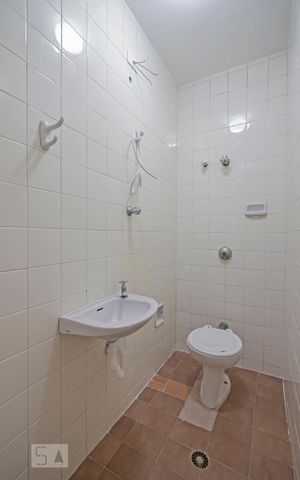 Casa à venda com 198m², 7 quartos e 4 vagas Casa à venda com 198m², 7 quartos e 4 vagasBanheiro do Apto Anexo 2