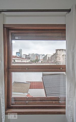 Casa à venda com 198m², 7 quartos e 4 vagas Casa à venda com 198m², 7 quartos e 4 vagasJanela do Quarto 2
