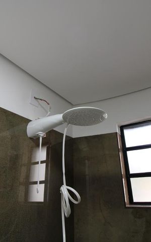 Apartamento para alugar com 70m², 2 quartos e sem vagaBanheiro da suíte 1 - Chuveiro