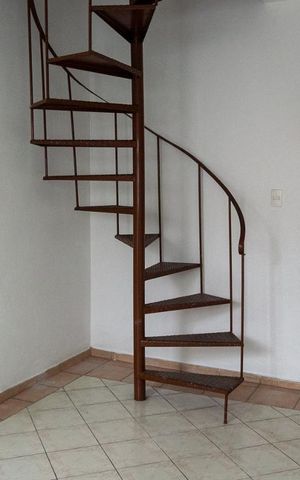 Casa à venda com 80m², 2 quartos e sem vaga Casa à venda com 80m², 2 quartos e sem vagaSala
