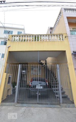 Casa à venda com 130m², 2 quartos e 1 vaga Casa à venda com 130m², 2 quartos e 1 vagaFachada