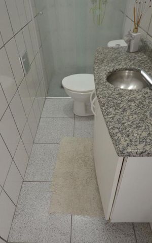 Casa à venda com 130m², 2 quartos e 1 vaga Casa à venda com 130m², 2 quartos e 1 vagaBanheiro social