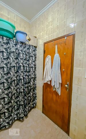 Casa à venda com 220m², 3 quartos e 2 vagasBanheiro