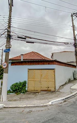 Casa à venda com 220m², 3 quartos e 2 vagasFachada